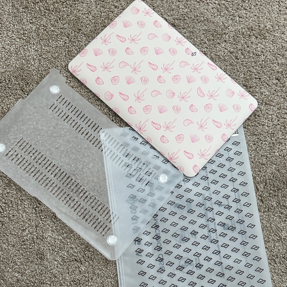 Pink and White Seashell Patterned Laptop Sleeve